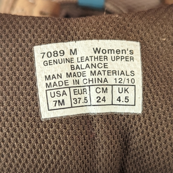 Vasque Hiking Shoes | Size 7 - Picture 9 of 9